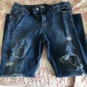 Destroyed Sz. 18 Skinny Jeans